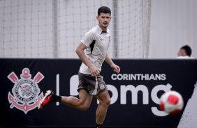 Hugo em ao durante treino do Corinthians